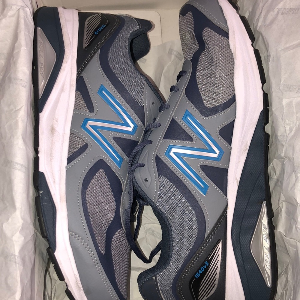 NEW BALANCE RUNNING SHOES